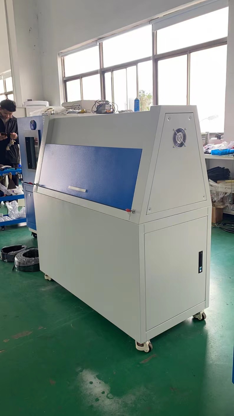 紫外老化試驗(yàn)箱示意圖